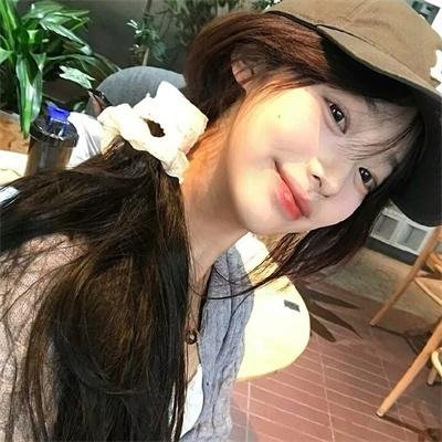 年轻女孩爱过来
